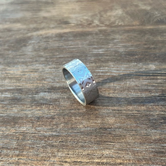 Aztec Ring - Picture 1 of 3